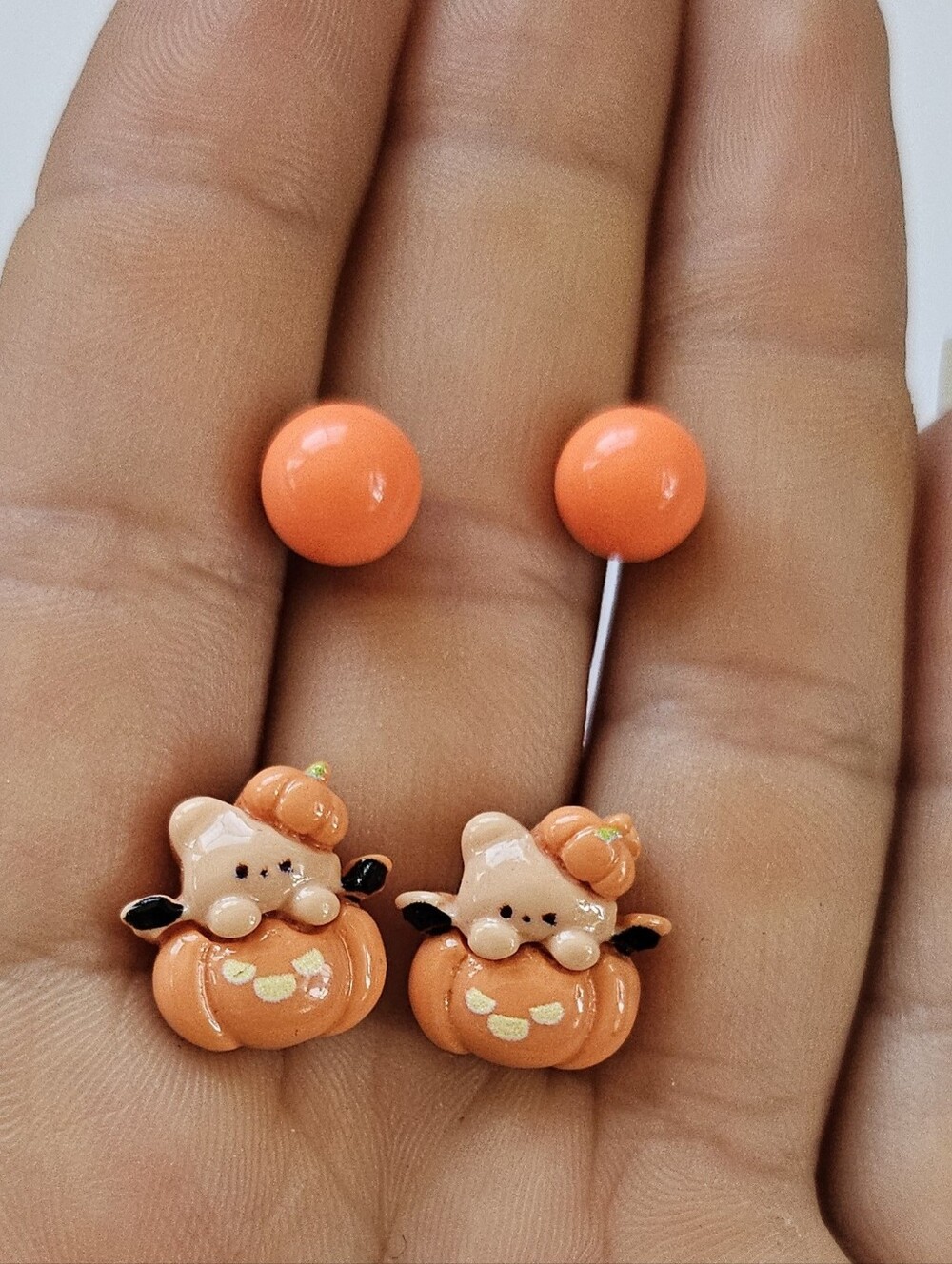 Pumpkin themed stud earring, new without tags